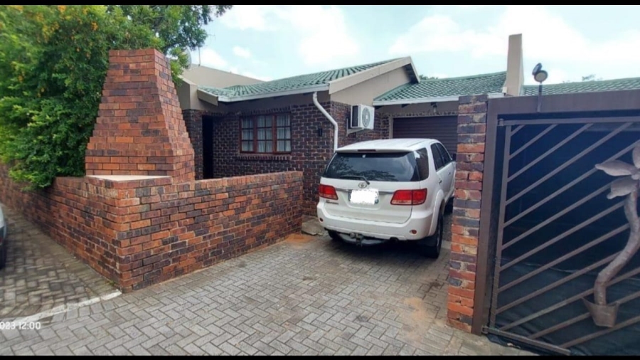 2 Bedroom Property for Sale in Geelhoutpark North West